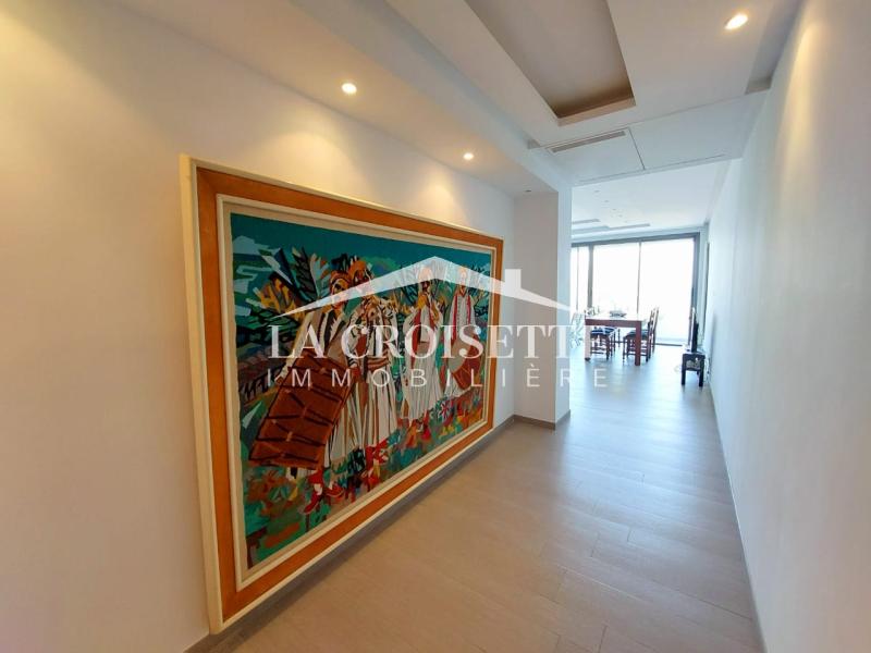 Appartement meublé S+3 vue sur mer avec terrasse à La Marsa